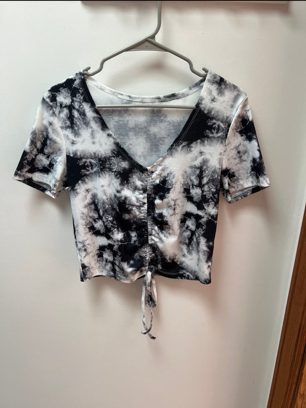 Shein Black & White Tie Dye Ruched Front Crop Top Size M